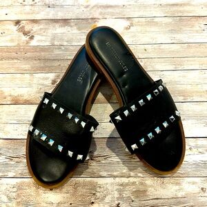Black flat sandal slides